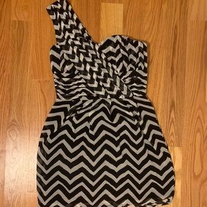 H&M Women's Size 6 B&W Striped Print One-shoulder Mini Dress